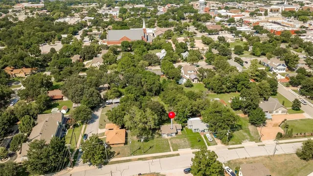 $650,000 | 404 West Hudgins Street, Grapevine, TX 76051