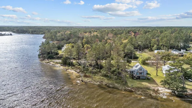 $225,000 | 211 South River Drive, Beaufort, NC 28516