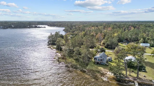 $225,000 | 211 South River Drive, Beaufort, NC 28516