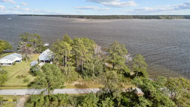 $225,000 | 211 South River Drive, Beaufort, NC 28516