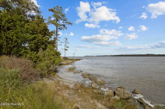 $225,000 | 211 South River Drive, Beaufort, NC 28516