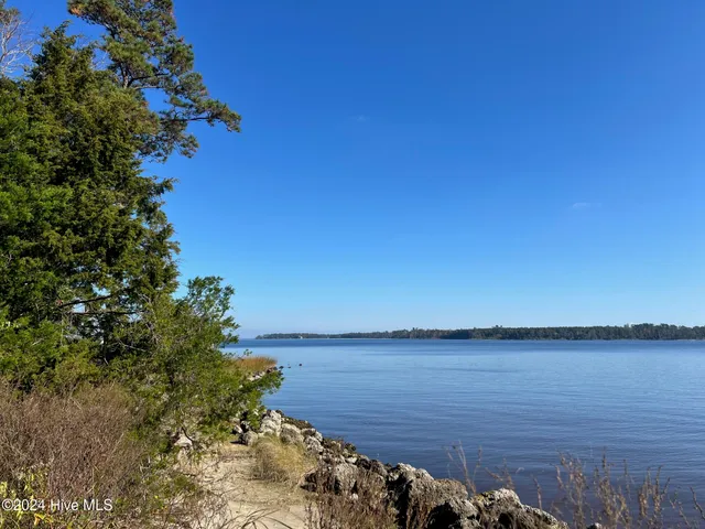 $225,000 | 211 South River Drive, Beaufort, NC 28516