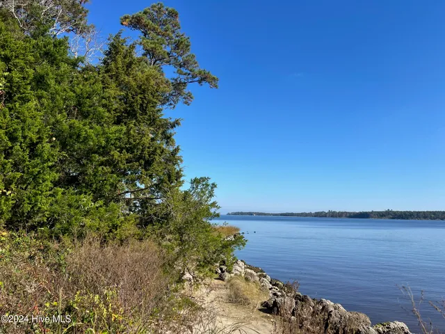 $225,000 | 211 South River Drive, Beaufort, NC 28516