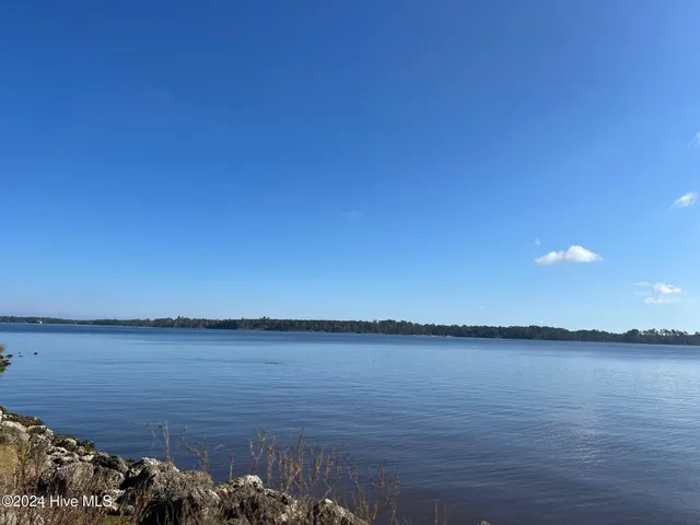 $225,000 | 211 South River Drive, Beaufort, NC 28516