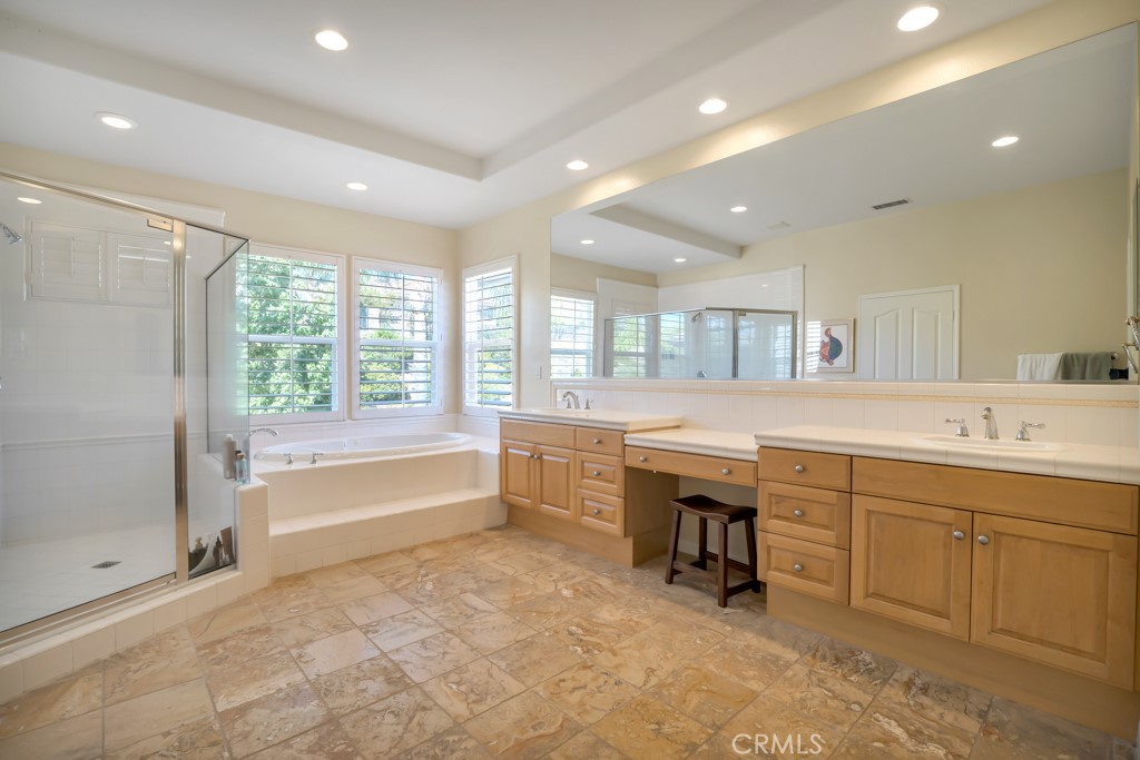 20417 Vía Cellini Porter Ranch, CA 91326 - Photo 44 of 54 Gallery Image 44