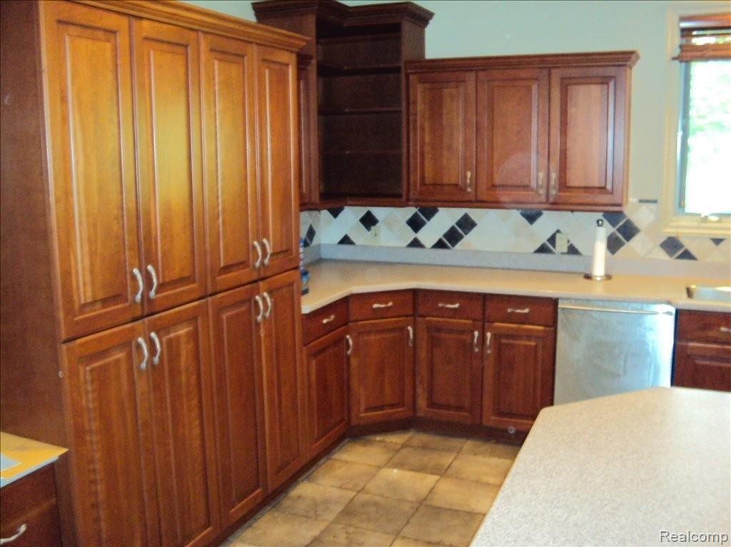 22077 Gudith Road Trenton, MI 48183 - Photo 3 of 24 Cabinets and prep areas