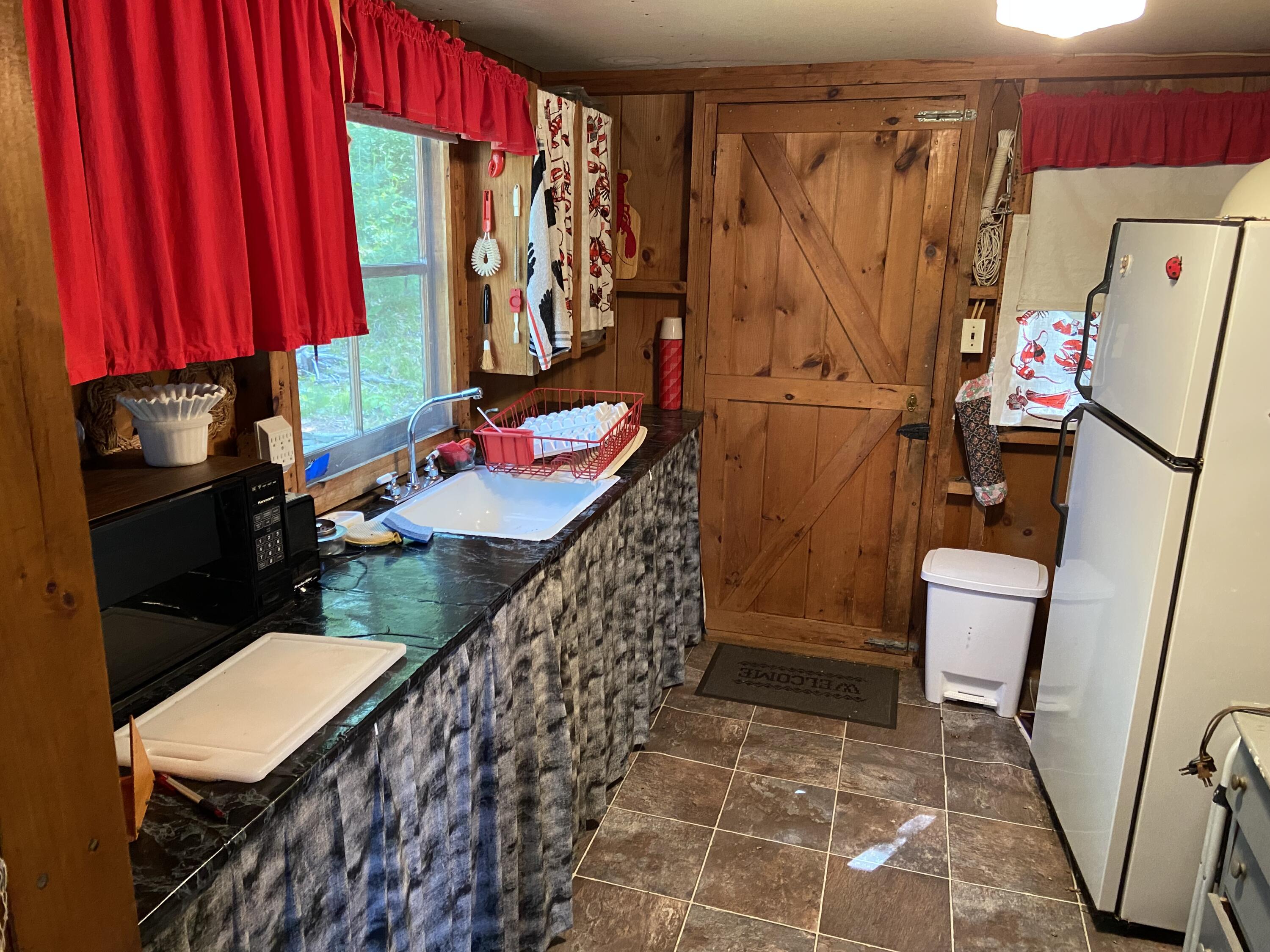 93 Lakeview Road West Boothbay Harbor, ME 04575 - Photo 4 of 11 Ferris kitchen 2