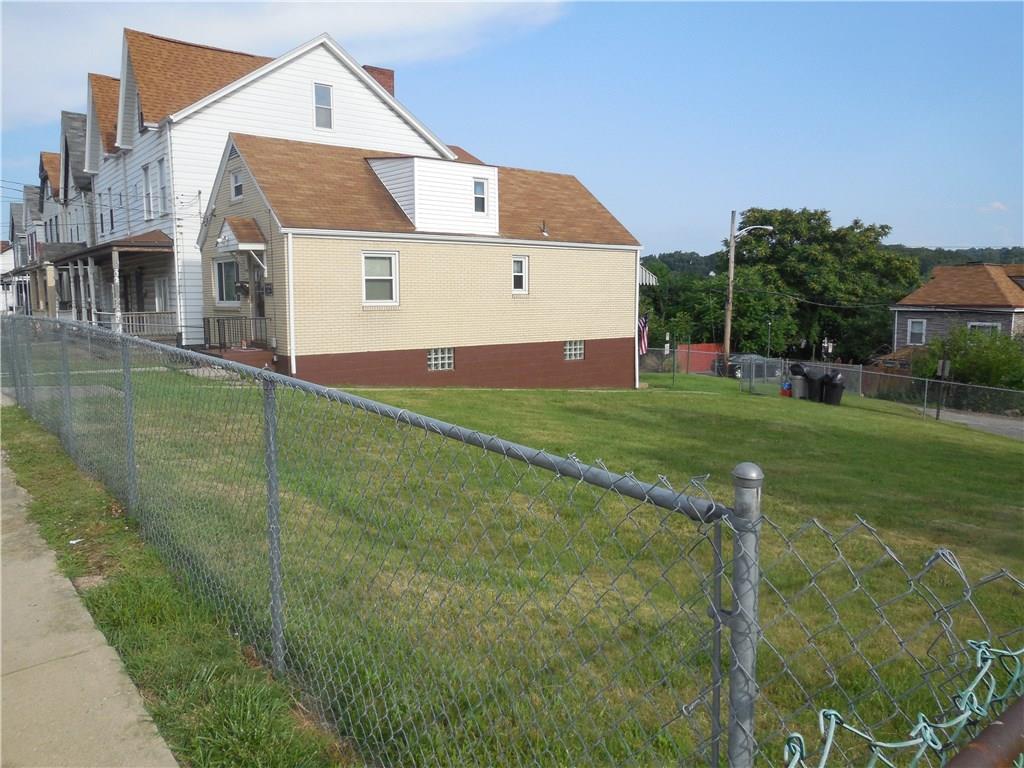 737 Mary Street McKees Rocks, PA 15136 - Photo 3 of 16