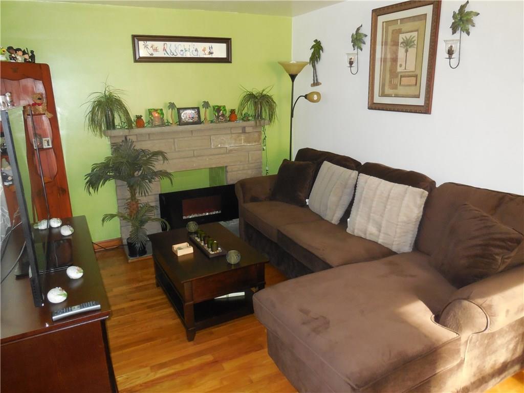 737 Mary Street McKees Rocks, PA 15136 - Photo 4 of 16