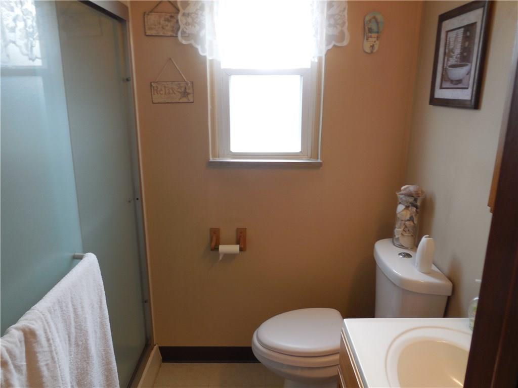 737 Mary Street McKees Rocks, PA 15136 - Photo 9 of 16