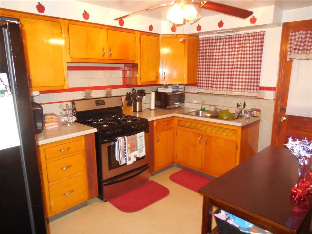 737 Mary Street McKees Rocks, PA 15136 - Photo 10 of 16