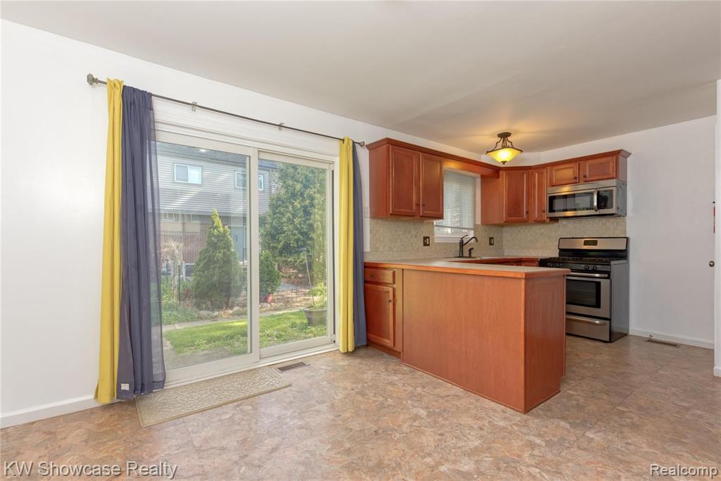 3276 Williamsburg Road Ann Arbor, MI 48108 - Photo 7 of 18