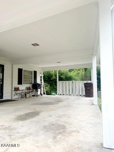 94 East Pasadena Road Oak Ridge, TN 37830 - Photo 12 of 17 Big carport