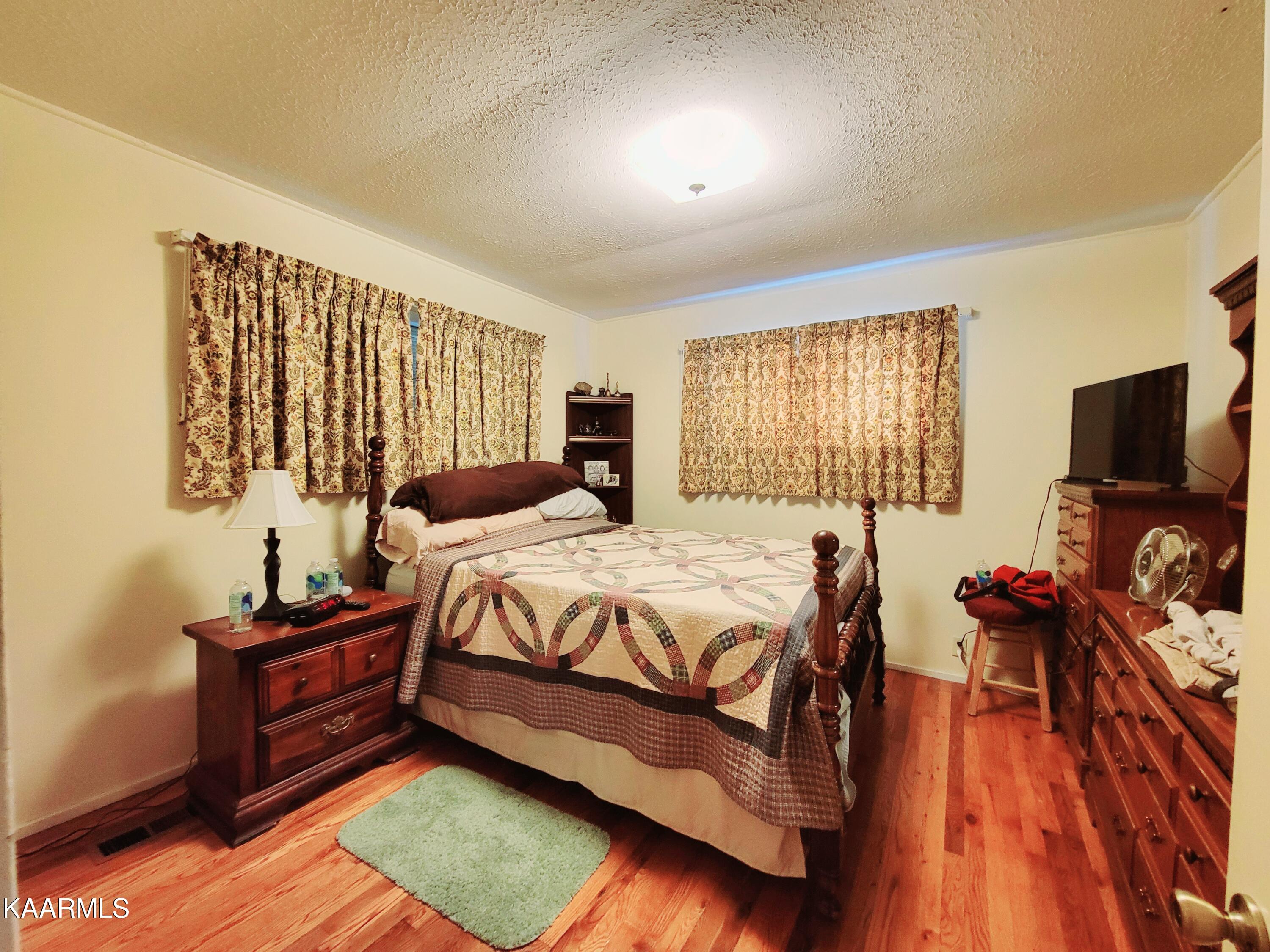 94 East Pasadena Road Oak Ridge, TN 37830 - Photo 8 of 17 Bedroom 1