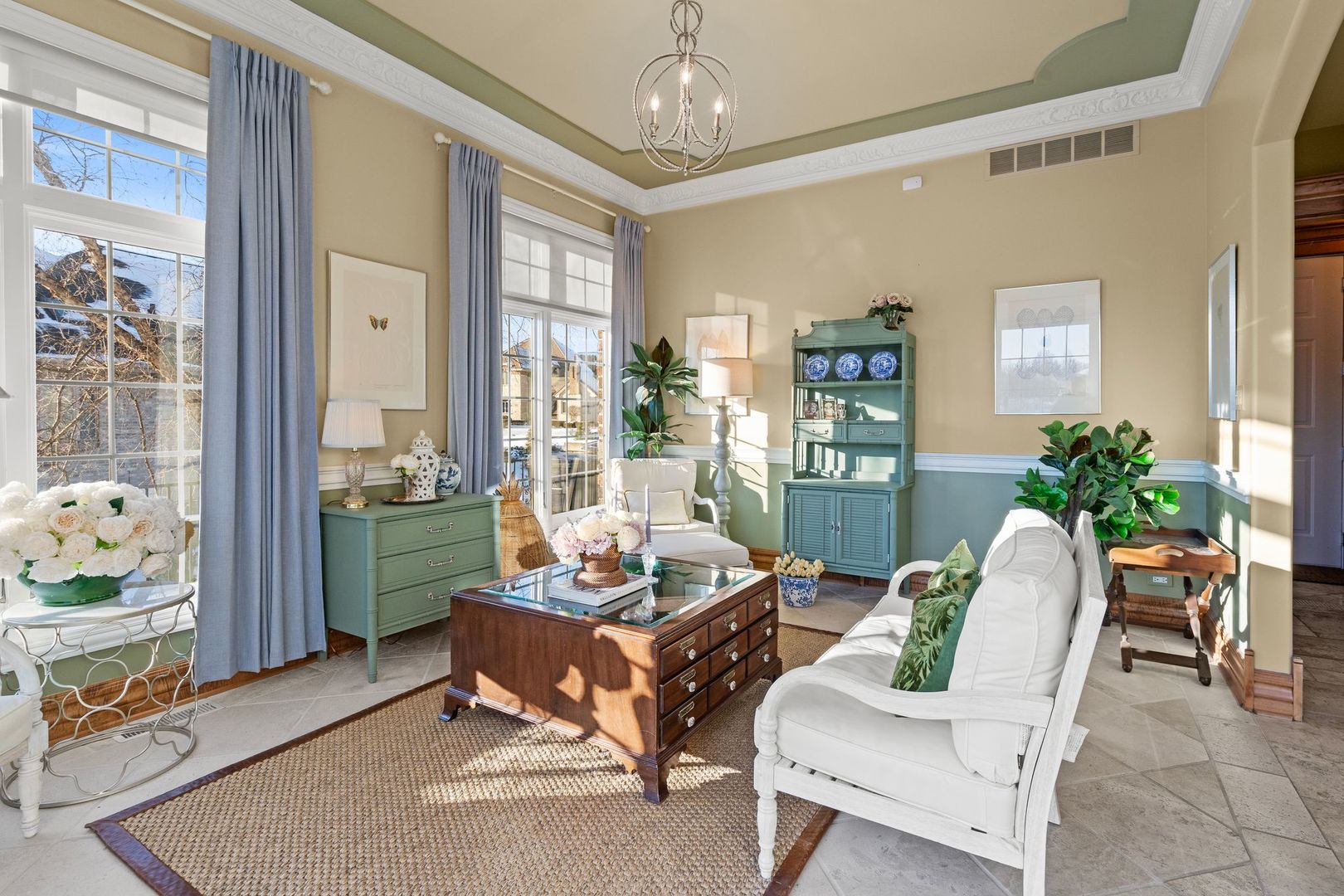 109 Singletree Road Orland Park, IL 60467 - Photo 31 of 66 a living room with furniture and a potted plant