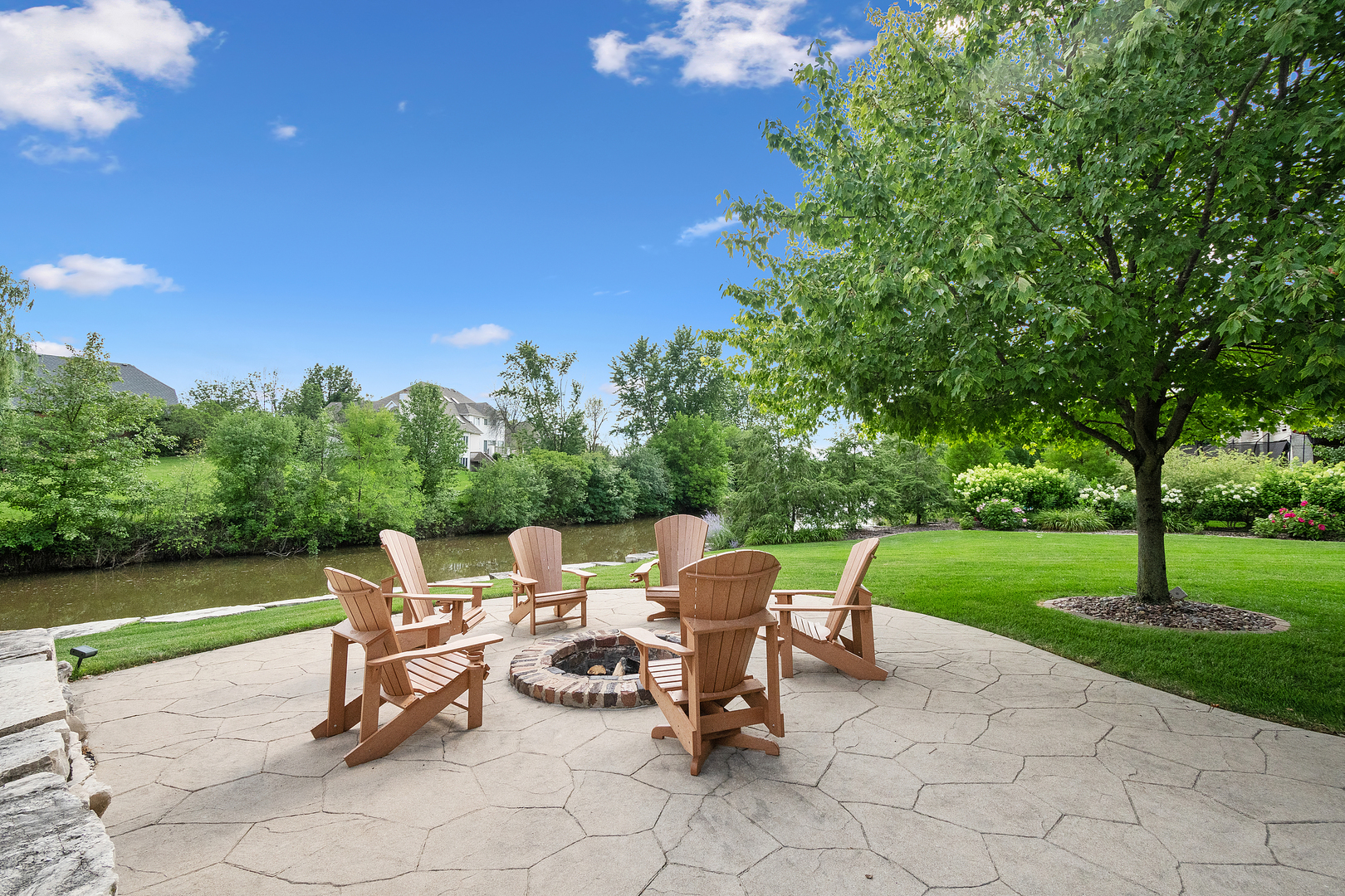 109 Singletree Road Orland Park, IL 60467 - Photo 62 of 66 a view of a outdoor space with garden and furniture