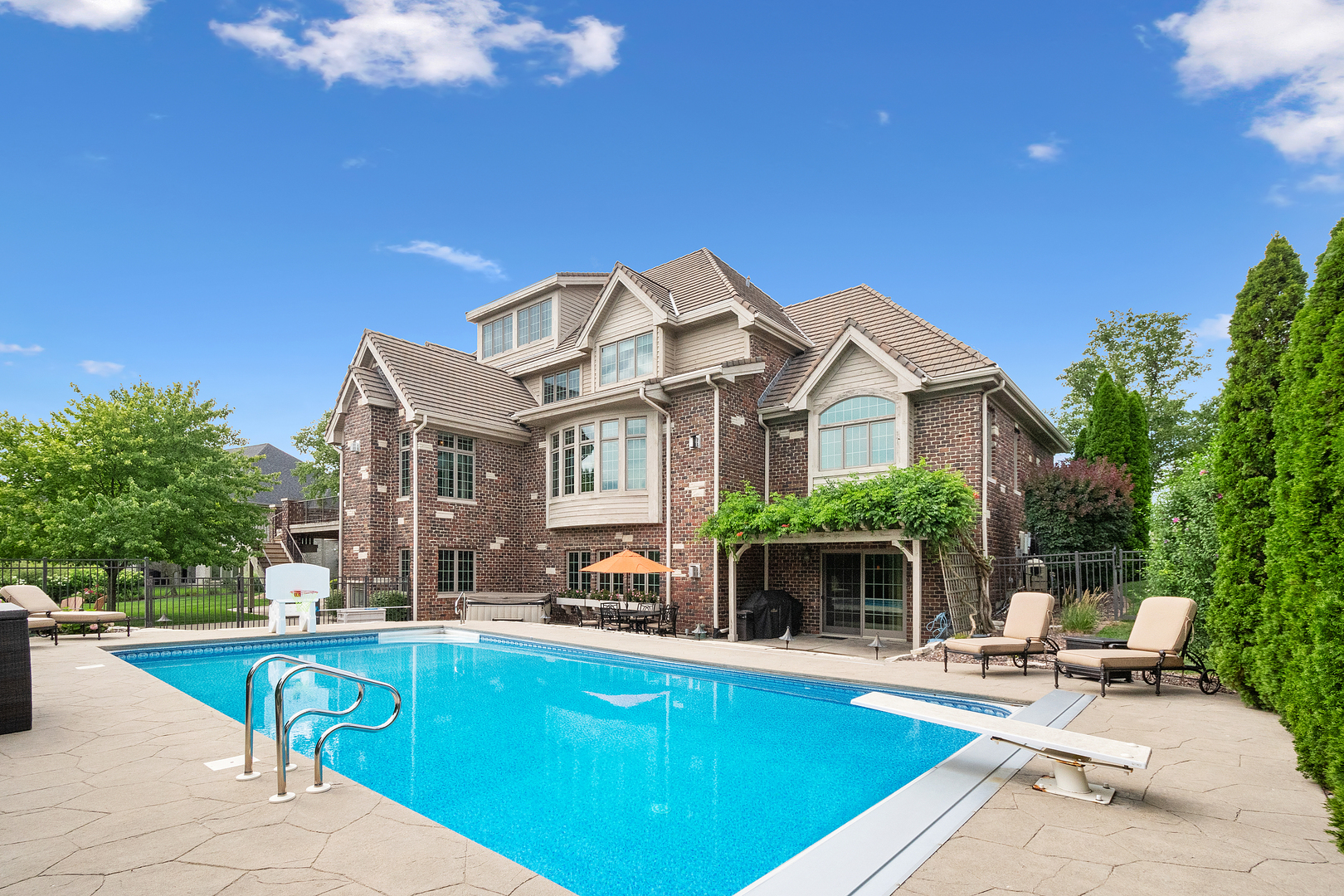 109 Singletree Road Orland Park, IL 60467 - Photo 63 of 66 a view of a house with swimming pool and sitting area