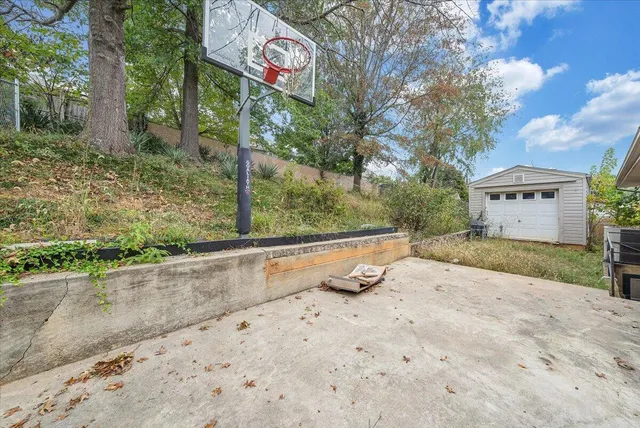 a sign that is on the side of the road