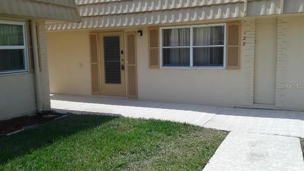 $1,275 | 201 Bedford Trail, Unit F128, Sun City Center, FL 33573
