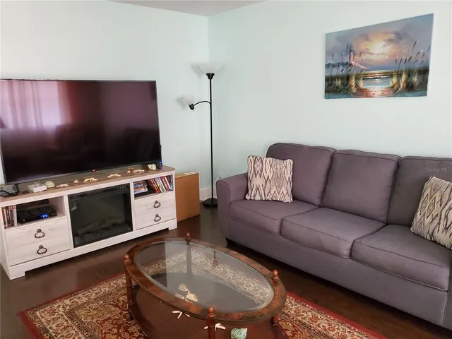 $1,600 | 201 Bedford Trail, Unit F128, Sun City Center, FL 33573