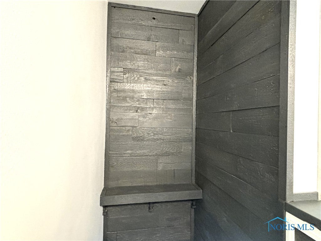 3427 Goddard Road Toledo, OH 43606 - Photo 20 of 37 Upper Level Wall
