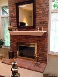 1432 Oakstone Drive Rochester, MI 48309 - Photo 9 of 49 fireplace3.jpg