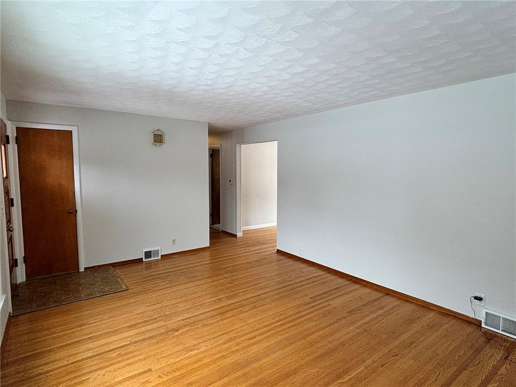 3749 Lyell Road Gates, NY 14606 - Photo 14 of 40