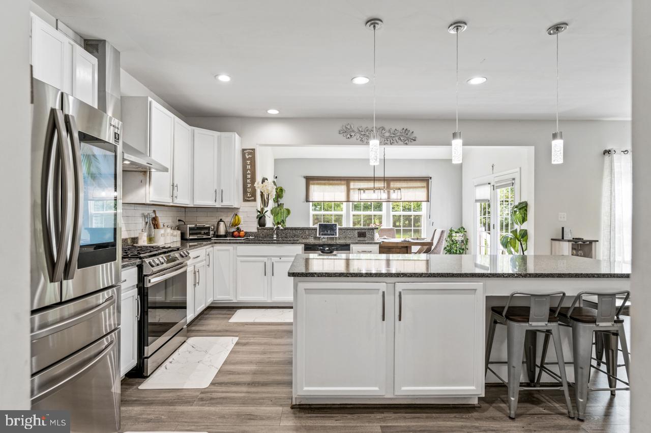 15064 North Ridge Boulevard Culpeper, VA 22701 - Photo 14 of 65 Large open kitchen