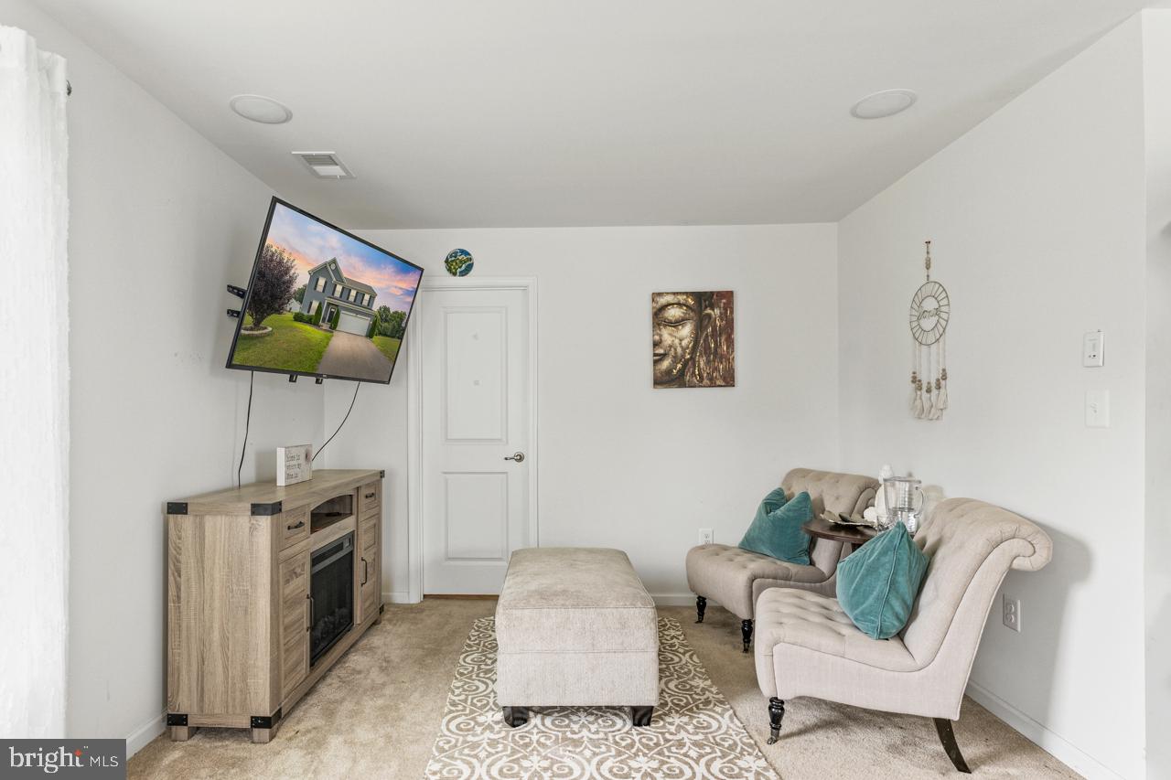 15064 North Ridge Boulevard Culpeper, VA 22701 - Photo 34 of 65 Sitting area