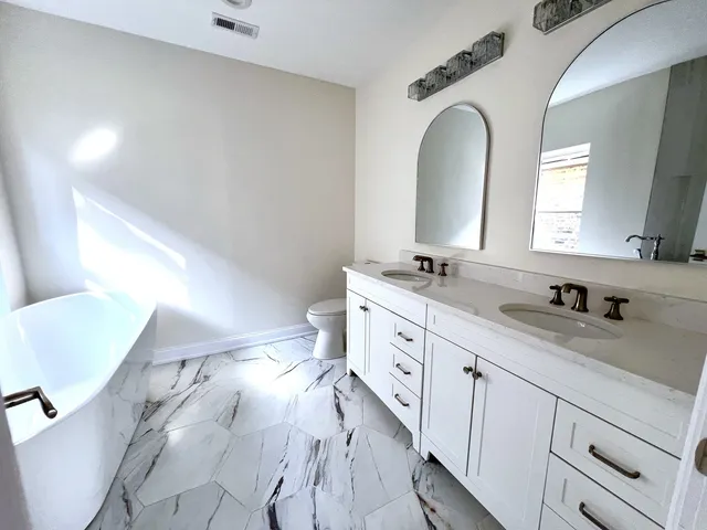 $395,000 | 5320 West Ohio Street, Chicago, IL 60644