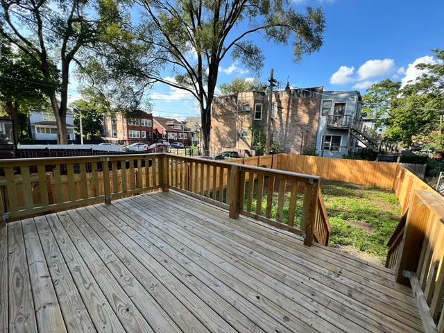 $395,000 | 5320 West Ohio Street, Chicago, IL 60644