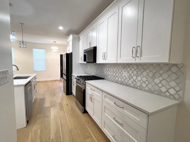 $395,000 | 5320 West Ohio Street, Chicago, IL 60644