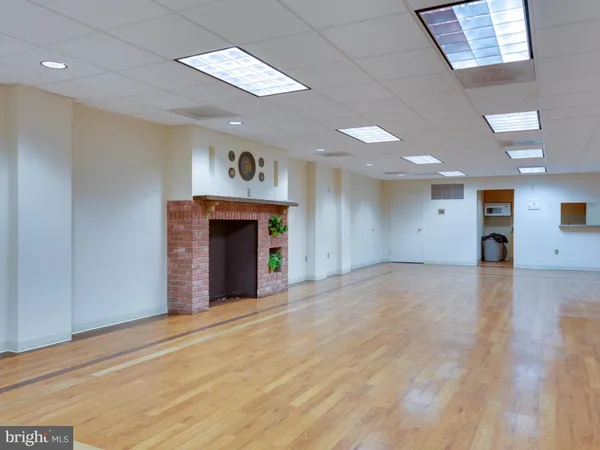 $2,700 | 2300 Pimmit Drive, Unit 308W, Falls Church, VA 22043