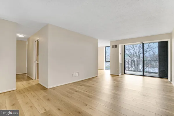 $2,700 | 2300 Pimmit Drive, Unit 308W, Falls Church, VA 22043