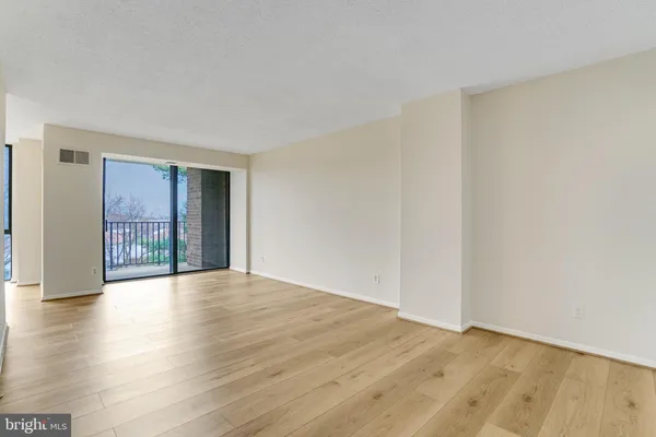 $2,700 | 2300 Pimmit Drive, Unit 308W, Falls Church, VA 22043