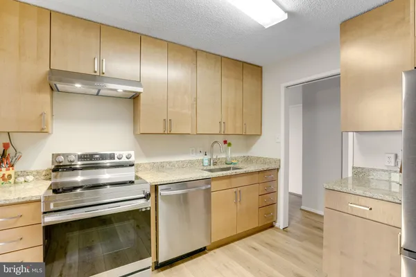 $2,700 | 2300 Pimmit Drive, Unit 308W, Falls Church, VA 22043
