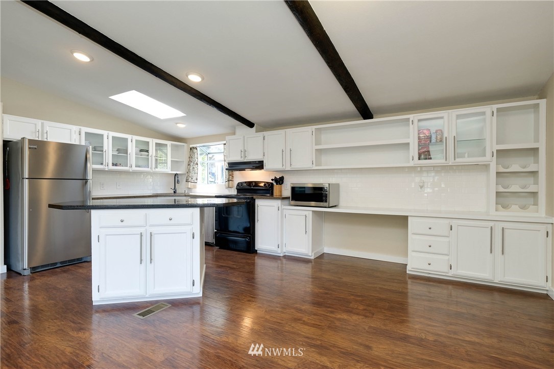 15555 Sidney Road Southwest Port Orchard, WA 98367 - Photo 11 of 32 Gallery Image 11