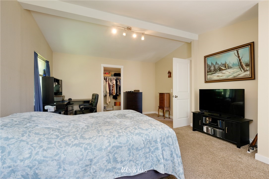 15555 Sidney Road Southwest Port Orchard, WA 98367 - Photo 20 of 32 Gallery Image 20