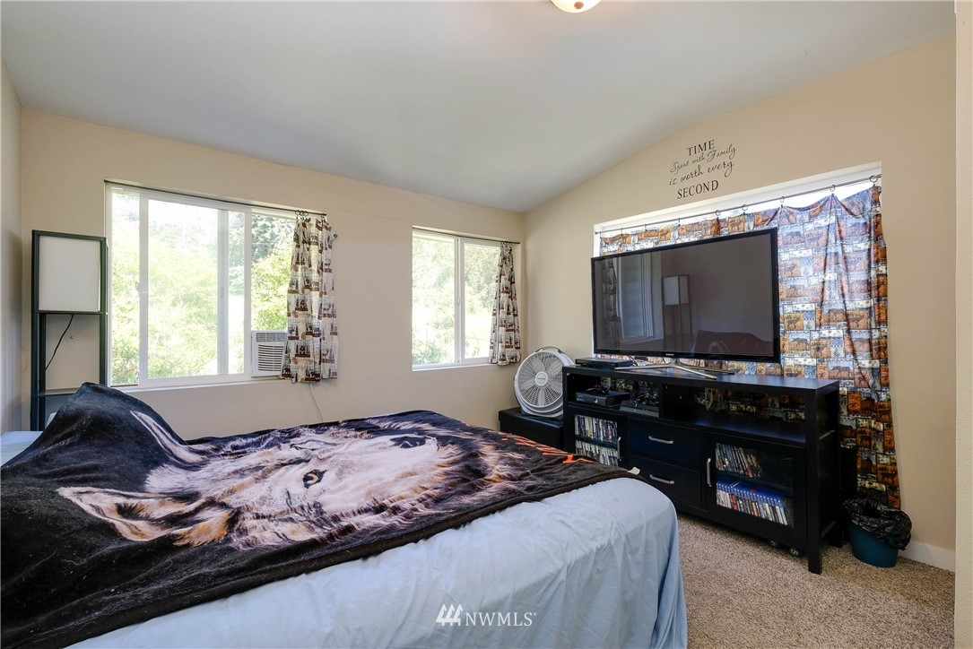 15555 Sidney Road Southwest Port Orchard, WA 98367 - Photo 24 of 32 Gallery Image 24