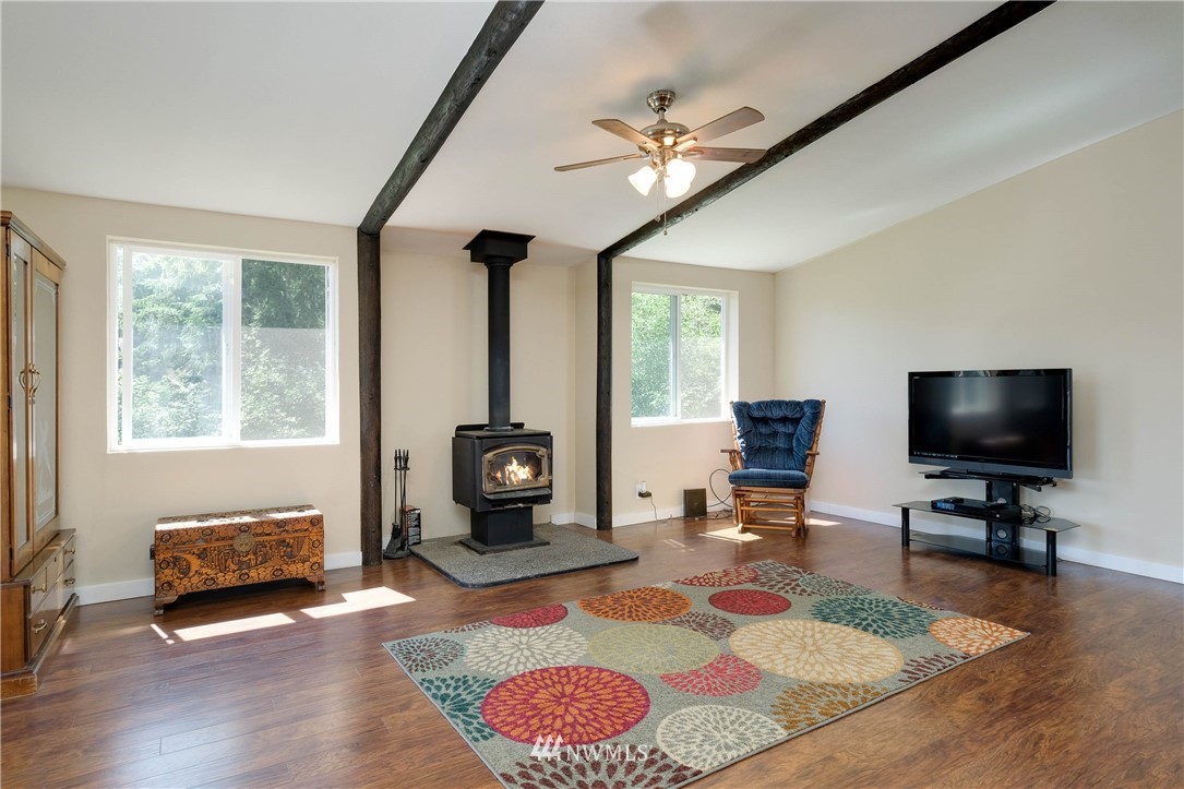 15555 Sidney Road Southwest Port Orchard, WA 98367 - Photo 7 of 32 Gallery Image 7