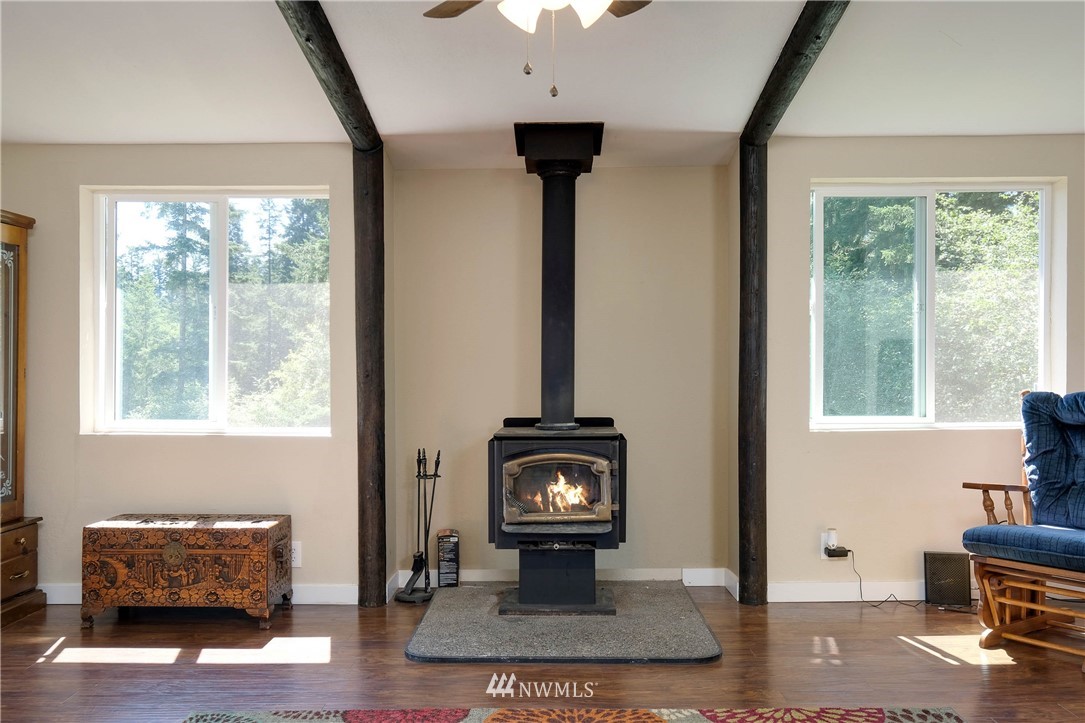 15555 Sidney Road Southwest Port Orchard, WA 98367 - Photo 9 of 32 Gallery Image 9