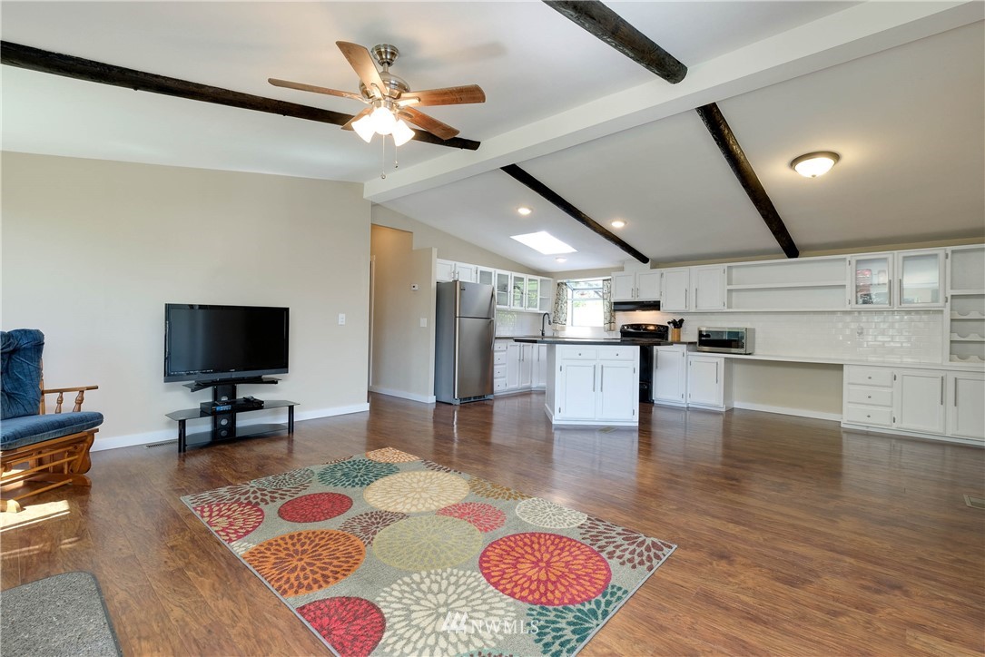 15555 Sidney Road Southwest Port Orchard, WA 98367 - Photo 10 of 32 Gallery Image 10