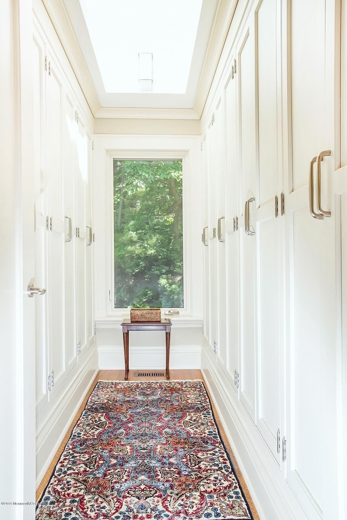 94 Wigwam Road Rumson, NJ 07760 - Photo 8 of 16 hallway_1200