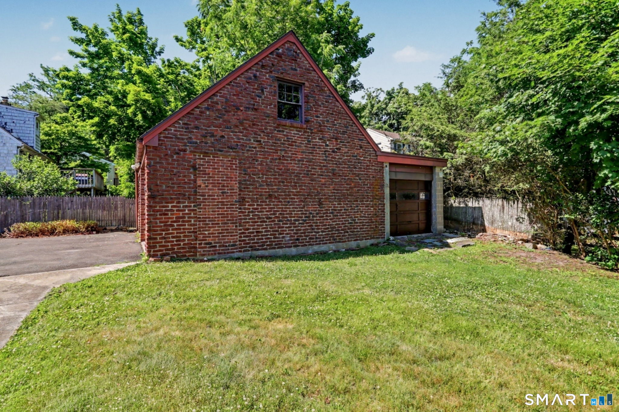 312 Bennett Street Fairfield, CT 06825 - Photo 33 of 40
