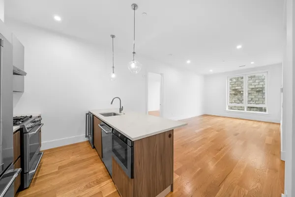 $4,300 | 218-220 Old Colony Avenue, Unit 304, Boston, MA 02127