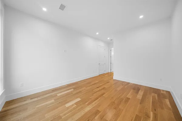 $4,300 | 218-220 Old Colony Avenue, Unit 304, Boston, MA 02127