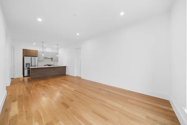 $4,300 | 218-220 Old Colony Avenue, Unit 304, Boston, MA 02127
