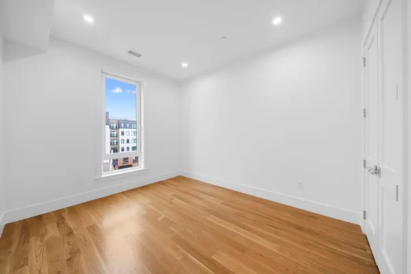 $4,300 | 218-220 Old Colony Avenue, Unit 304, Boston, MA 02127