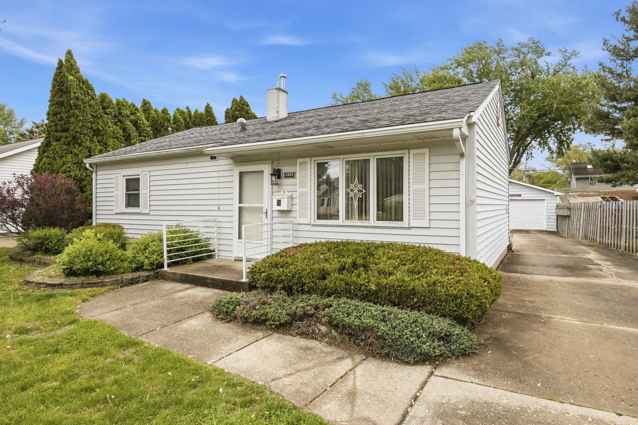 1647 Cleveland Street Beloit, WI 53511 - Photo 1 of 38