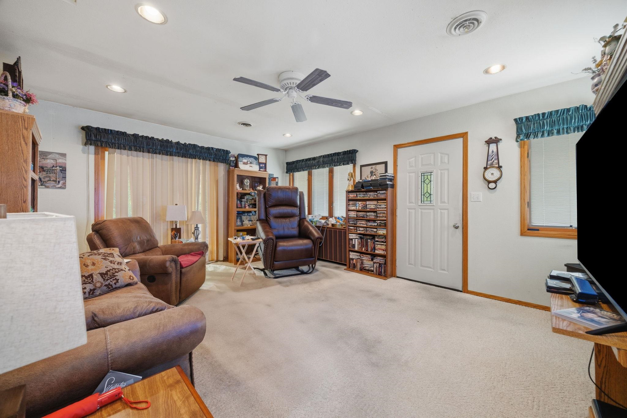 1647 Cleveland Street Beloit, WI 53511 - Photo 26 of 38